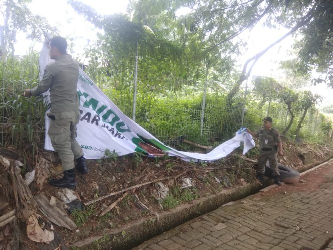 
					APK Pilgub Jabar di Depok Dibredel