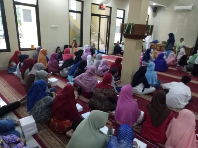 
					Atase Kedubes Arab Saudi Santuni Yatim