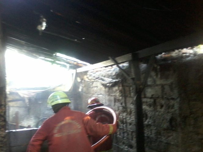 
					Rumah Buruh di Rangkapan Jaya Hangus Terbakar