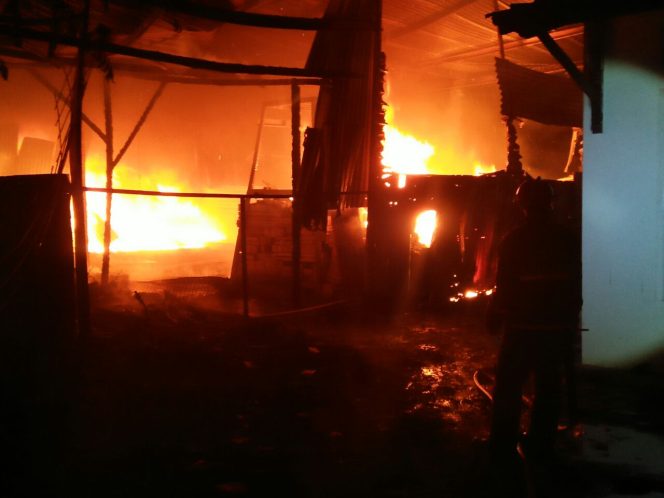 
					Dua Lapak Pemulung di Jalan Juanda Dilalap ‘Si Jago Merah’