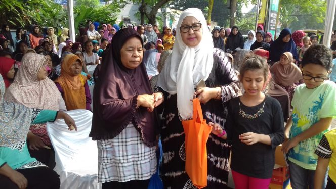 
					Puri Depok Mas Tebar Pakaian Muslim dan THR