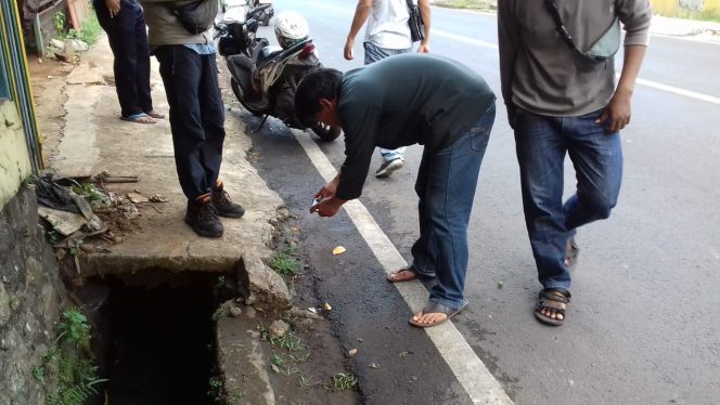 
					Terduga Teroris Ditembak di Jalan Tole Iskandar
