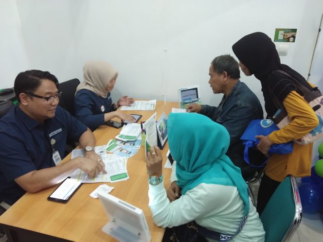 
					Direksi BPJS Kesehatan Terjun Langsung Layani Masyarakat