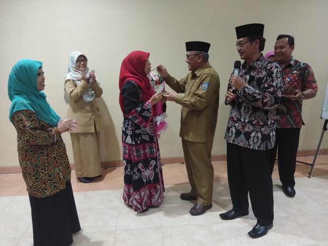 
					30 Tahun Kiai Idris-Bunda Elly