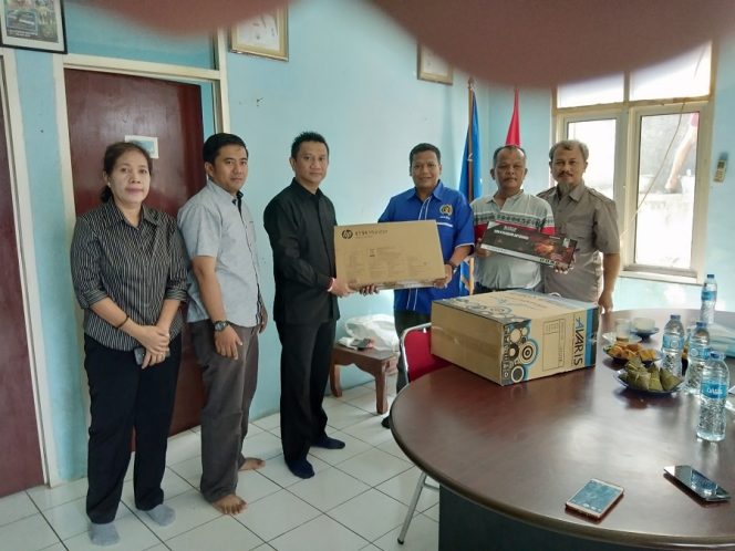 
					Ketua DPRD Depok Bantu Komputer ke PWI