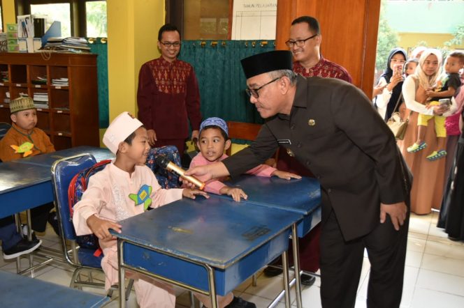 
					Wali Kota Depok Pantau Hari Pertama Sekolah