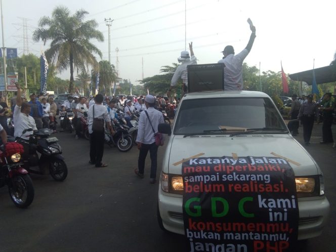 
					Warga Taman Anyelir 3 Demo