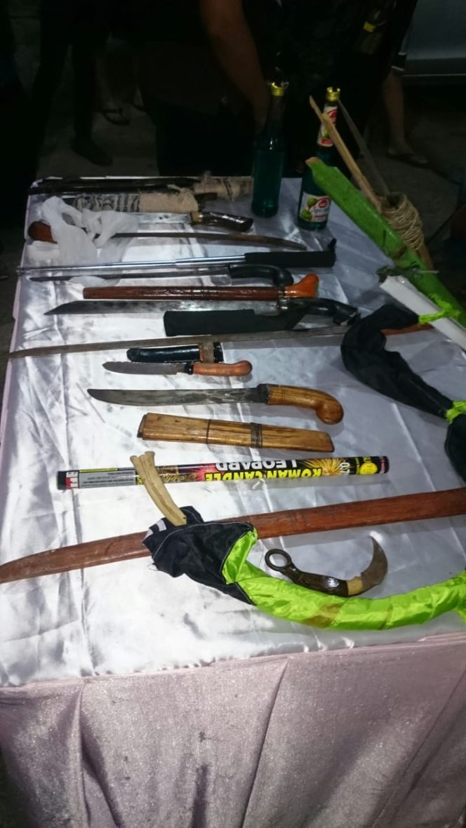 
					Polisi Sita Belasan Sajam dan Bom Molotov di Sukmajaya