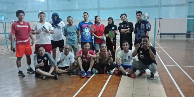 
					Pertandingan Badminton KPU vs Wartawan Depok, Jaga Silaturahmi dan Jalin Sinergitas