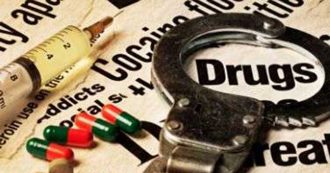 
					Petugas Bekuk Dua Pemakai Narkoba di Cek Poin Harapan Indah