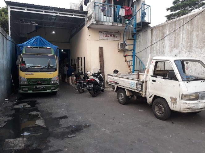 
					Mobil Pick Up Milik Toko Beras Astu Raib