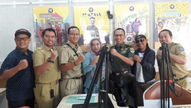 
					TMMD, Kodim Depok Mengudara di Radio