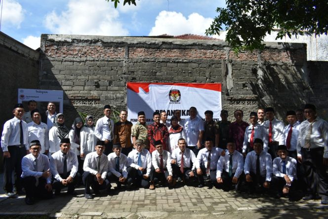 
					KPU Depok Lantik Puluhan PPK