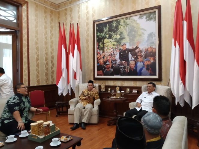 
					Sebanyak 11 Kepala Sekolah MI yang tergabung dalam KKMI mengadukan UASBN berbayar sebesar Rp36.500 ke Plh Wali Kota Bogor Ade Sarip Hidayat, Kamis (11/4/2019).