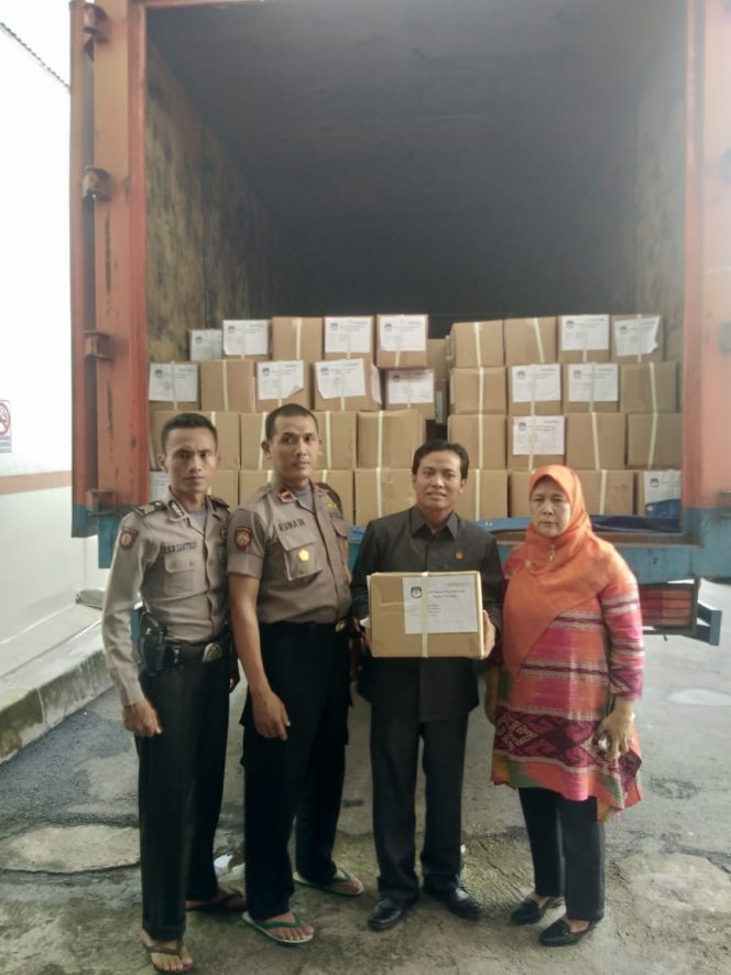 
					KPU Depok Kekurangan 2.330 Surat Suara