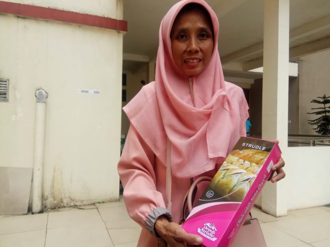 
					Yuni Widyastuti, Sulap Cemilan Mewah dengan Harga Murah