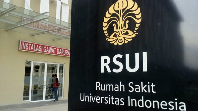 
					Penumpang KRL membuat geger lantaran melahirkan seorang bayi saat rangkaian gerbong berhenti di Stasiun Universitas Indonesia, Depok, Kamis (25/4/2019) kemarin. (FOTO : Harian Sederhana)