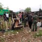 Aksi bersih di Situ Pladen di kawasan Beji. (FOTO : Aji Hendro/Harian Sederhana)