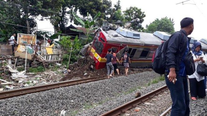 
					KNKT Indonesia Bongkar Penyebab Commuter Line Anjlok di Bogor. (FOTO : Tribunnews)