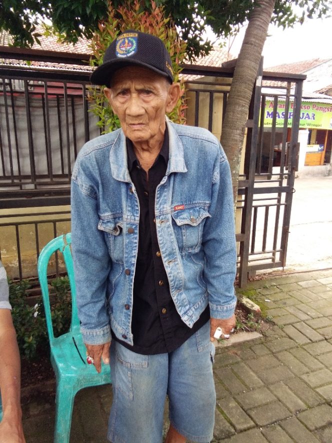 
					Di Usia 199 Tahun, Kong Naman Masih Segar dan Tetap Semangat Cari Nafkah. (FOTO : Sudibyo/Harian Sederhana)