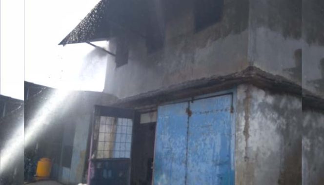 
					Inilah Mess Karyawan yang terbakar di kawasan Meruyung. (FOTO : Aji Hendro/Harian Sederhana)