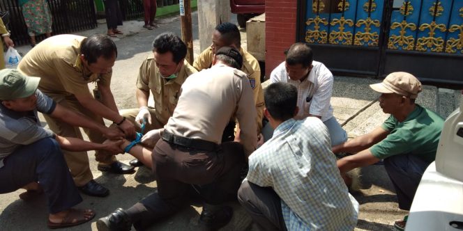 
					Sesosok mayat wanita ditemukan dalam kondisi telah membusuk di dalam kamar salah satu rumah di kawasan Griya Lembah Asri, Sukmajaya, Depok, Senin (13/5/2019) kemarin. (FOTO : Harian Sederhana)