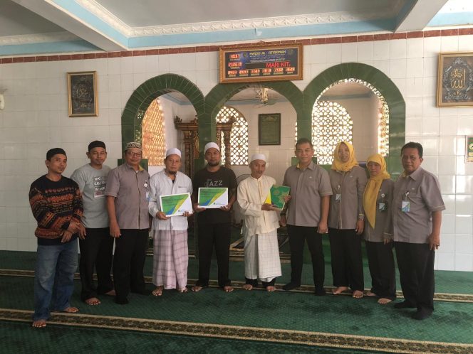 
					BPJS Ketenagakerjaan Depok Wakafkan Al-Qur’an.