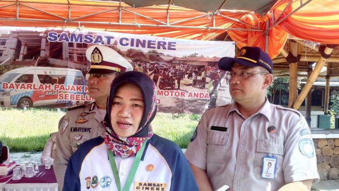 
					Kepala Seksi Penerimaan Penagihan Samsat Cinere, Rina Parlina.