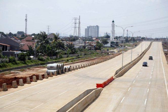 
					Proyek pembangunan Jalan Tol Depok Antasari (Desari) tahap II. (FOTO : Republika)