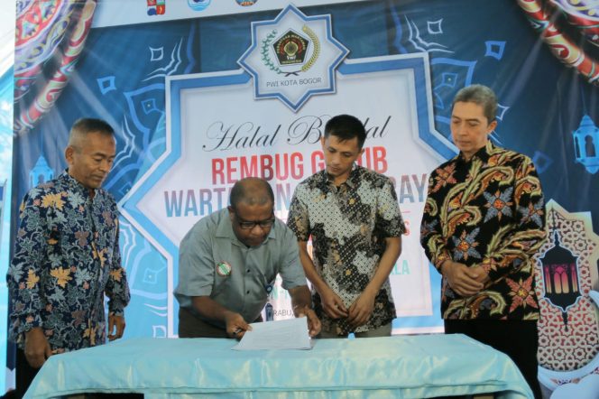 
					Peresmian Kantor PWI Kota Bogor sekaligus peletakan batu pertama renovasi Musala An-Naba, Rabu (3/7/2019).