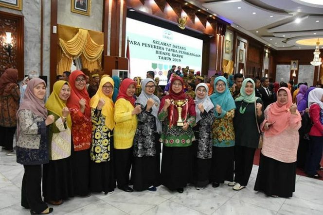 
					Posyandu Lily Raih Pakarti Utama III Tingkat Nasional