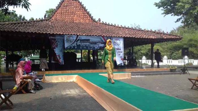 
					Lomba fashion show antar pelajar di Sekolah Cakra Buana.