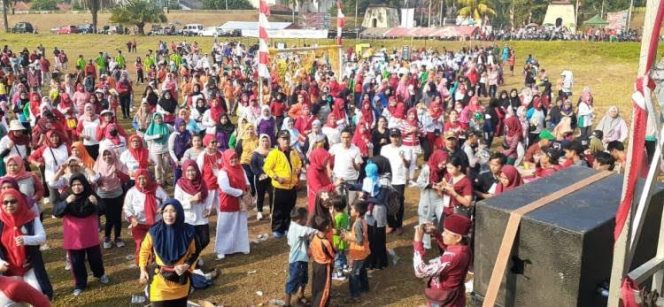 
					Jalan sehat yang berpusat di Lapangan Ganesha, Komplek Perumahan Talaga Kahuripan
