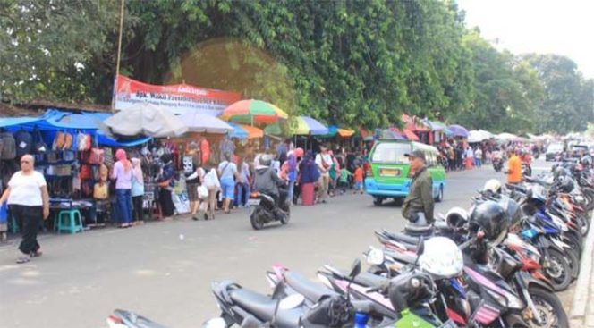 
					Ratusan Eks PKL Taman Topi Terancam Gulung Tikar