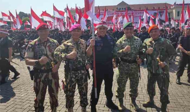 
					Irjen Anang Rivandoko (tengah) akhirnya resmi menjabat sebagai Komandan Korps Brimob Polri.