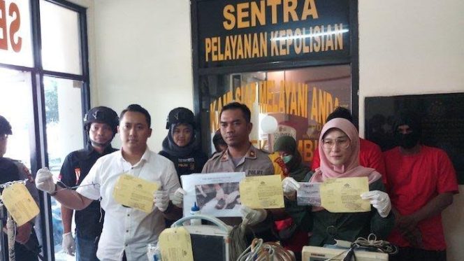 
					Penggerebekan itu berawal dari informasi yang diperoleh petugas dari masyarakat mengenai praktik aborsi di klinik tersebut.