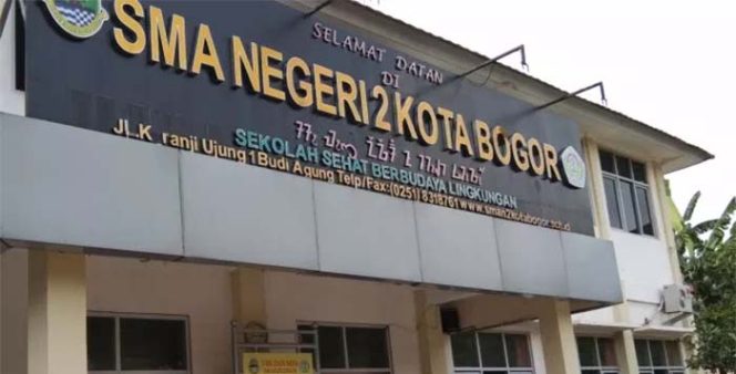 
					Siswa SMAN 2 Sembelih 16 Hewan Kurban