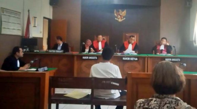 
					Rahmat Effendi mencabut kembali kuasa hukumnya Syaiful Huda pada sidang kesembilan saat sidang tengah berlangsung. 