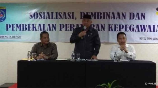 
					Wali Kota Depok, Mohammad Idris membuka sosialisasi pembinaan dan pembekalan peraturan kepegawaian.