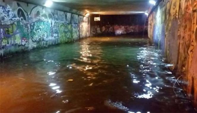 
					Jalan Terowongan Dipo Tak Bisa Dilewati Kendaraan