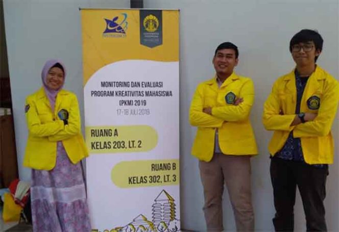 
					Tiga mahasiswa UI yang membuat alat untuk mengatasi ketergantungan internet.