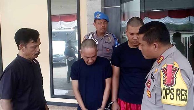 
					Marwan (53) dan Gani (29), dua dari lima komplotan yang akhirnya berhasil diringkus aparat.