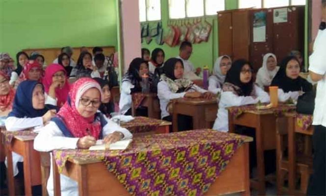 
					Sosialisasi pengadaan soal UTS yang diserahkan kepada guru mata pelajaran.