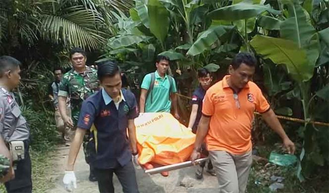 
					Seorang pria ditemukan tewas dengan kondisi mengenaskan tergeletak di area kebun pisang