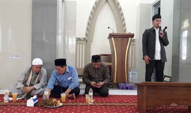 
					Panitia memberikan sambutan pada acara Gebyar Muharram 1441 H di Masjid Al – Muhajirin, RW 07, Kelurahan Mamapang.