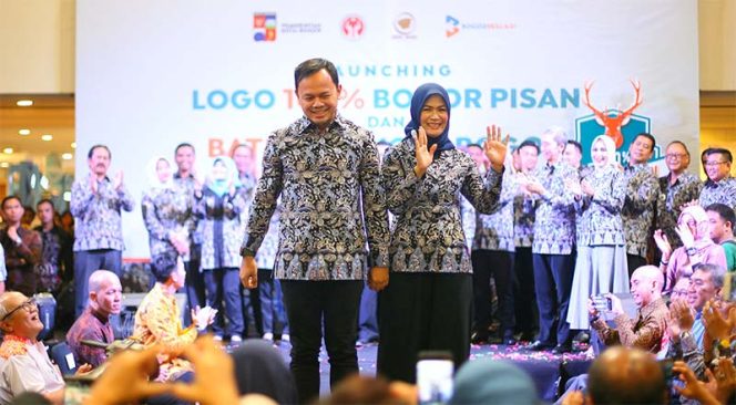 
					Pertama kali dalam sejarah, Kota Bogor secara resmi memiliki batik ASN (Aparatur Sipil Negara). Ke depan batik ini wajib dikenakan bagi para ASN di Kota Bogor.