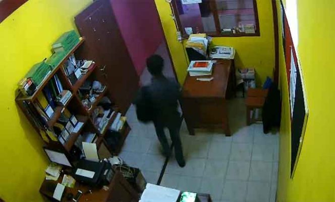 
					Pencuri Di SMK Napala Tertangkap CCTV