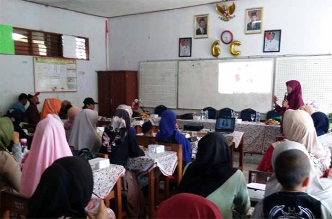 
					Suasana sosialiasi Perlindungan Anak Terpadu Berbasis Masyarakat di SDN Serua 03.