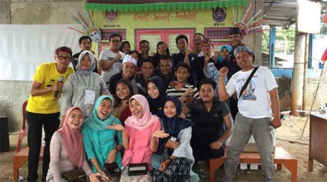 
					Usai pemilihan panitia foto bersama.