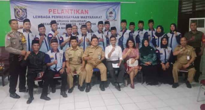 
					Suasana pelantikan LPM Mekarsari, Kecamatan Cimanggis.